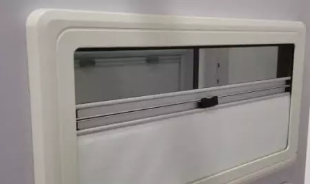 MobileComfort W9055SR, 900х550mm, Окно сдвижное для транспортных средств, шторка рулонная, антимаскитная сетка
