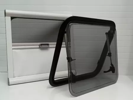 MobileComfort W7040R3, 700*400mm, Окно откидное, шторка рулонная, антимаскитка